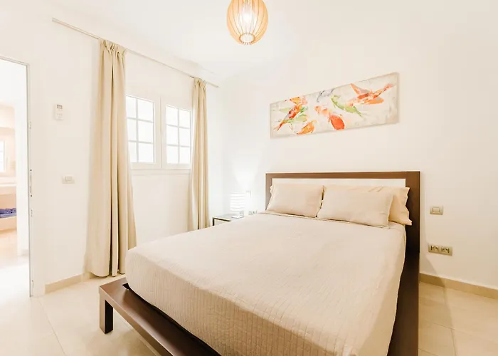 Old Town Reina Sofia 4 *